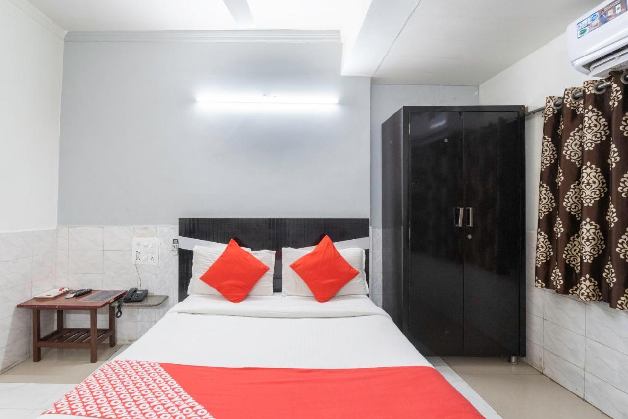 Oyo 13535 Aakash Hotel Ahmadábád Kültér fotó