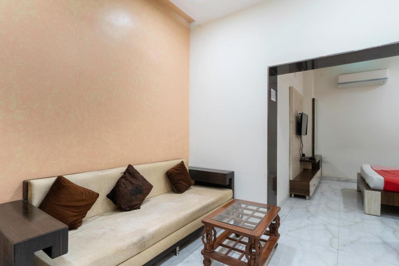 Oyo 13535 Aakash Hotel Ahmadábád Kültér fotó